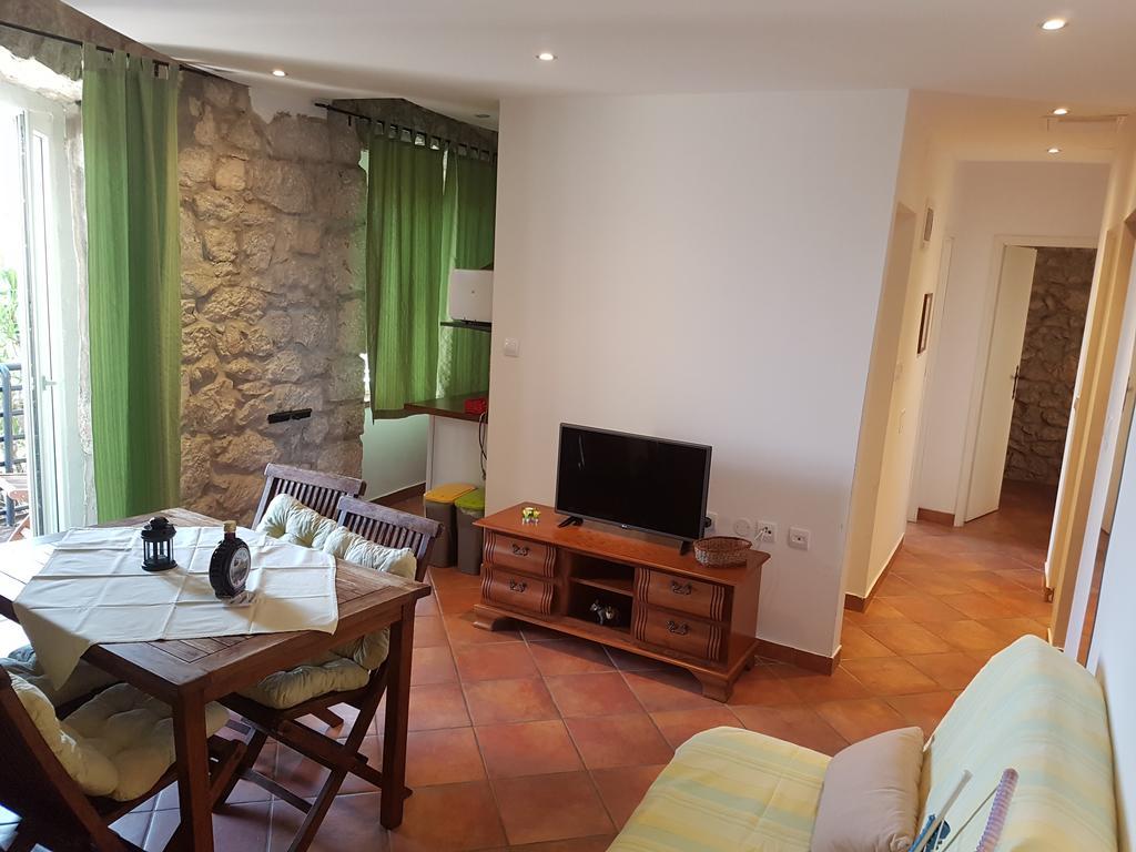 Apartments Mirela Gradac  Bagian luar foto